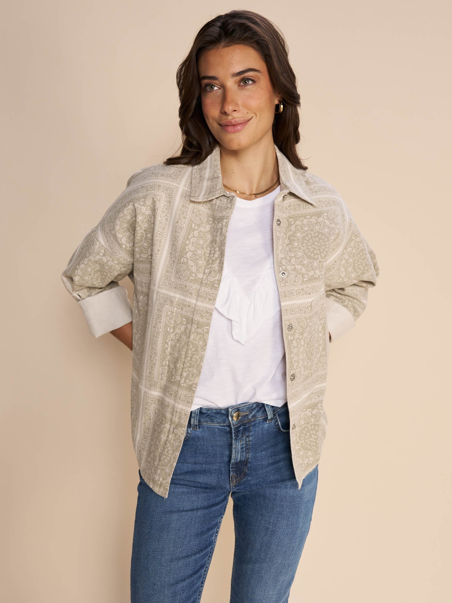 Modelshot / White / Detail